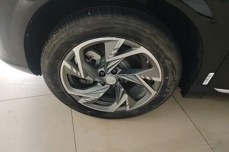 Used Hongqi HS3 PHEV 2024 PHEV 115km Jingwei Edition Left Front Wheel Hub