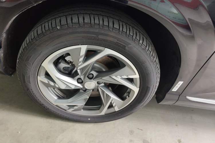 Used Hongqi HS3 PHEV 2024 PHEV 115km Jingwei Edition Left Front Wheel Hub