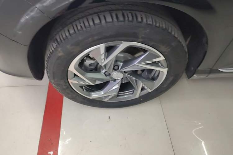 Used Hongqi HS3 PHEV 2024 PHEV 115km Jingwei Edition Left Front Wheel Hub