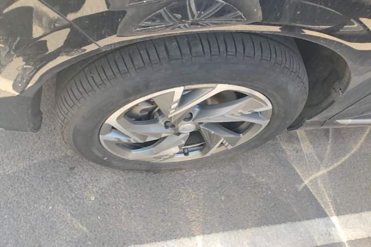 Used Hongqi HS3 PHEV 2024 PHEV 115km Jingwei Edition Left Front Wheel Hub