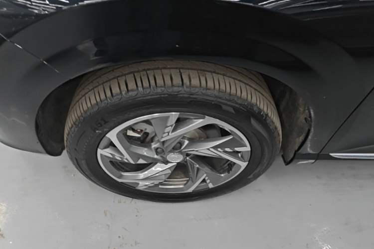 Used Hongqi HS3 PHEV 2024 PHEV 115km Jingwei Edition Left Front Wheel Hub