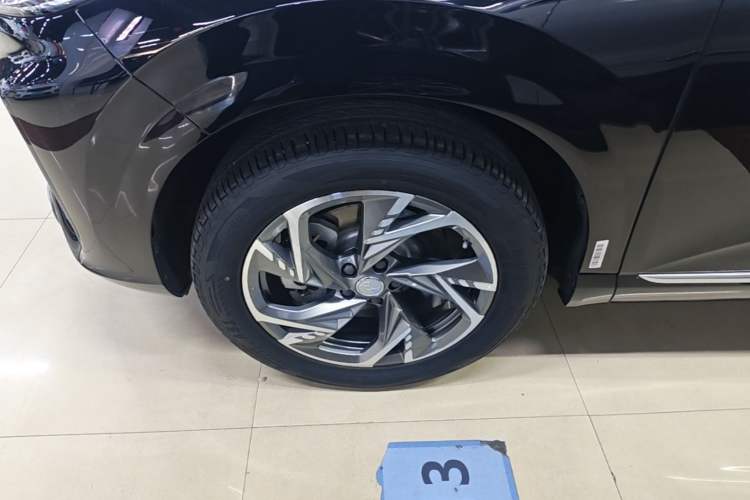 Used Hongqi HS3 PHEV 2024 PHEV 115km Jingwei Edition Left Front Wheel Hub