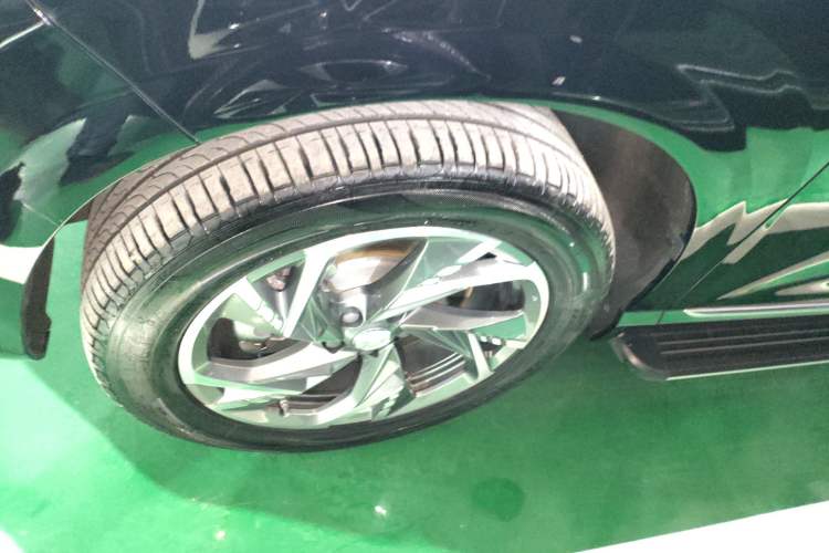 Used Hongqi HS3 PHEV 2024 PHEV 115km Jingwei Edition Left Front Wheel Hub