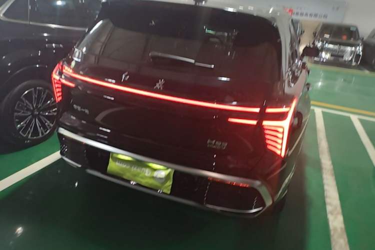 Used Hongqi HS3 PHEV 2024 PHEV 115km Jingwei Edition Rear Right 45 Deg