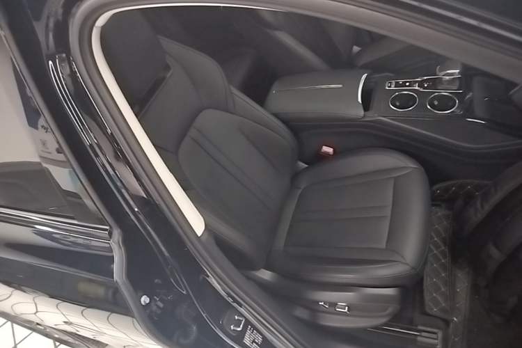 Used Hongqi HS3 PHEV 2024 PHEV 115km Jingwei Edition Right Front Seat