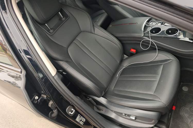 Used Hongqi HS3 PHEV 2024 PHEV 115km Jingwei Edition Right Front Seat