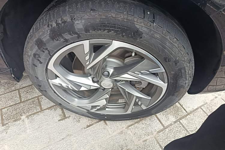 Used Hongqi HS3 PHEV 2024 PHEV 115km Jingwei Edition Right Front Wheel Hub