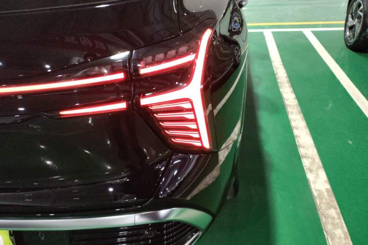 Used Hongqi HS3 PHEV 2024 PHEV 115km Jingwei Edition Right Rear Taillight