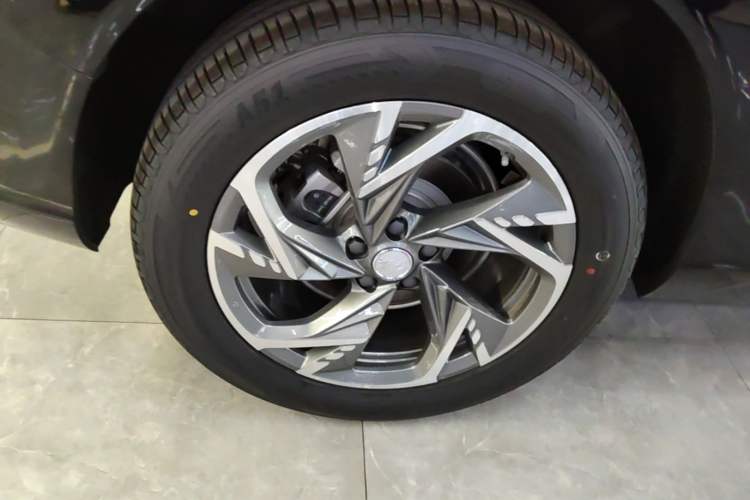 Used Hongqi HS3 PHEV 2024 PHEV 115km Jingwei Edition Right Rear Wheel Hub