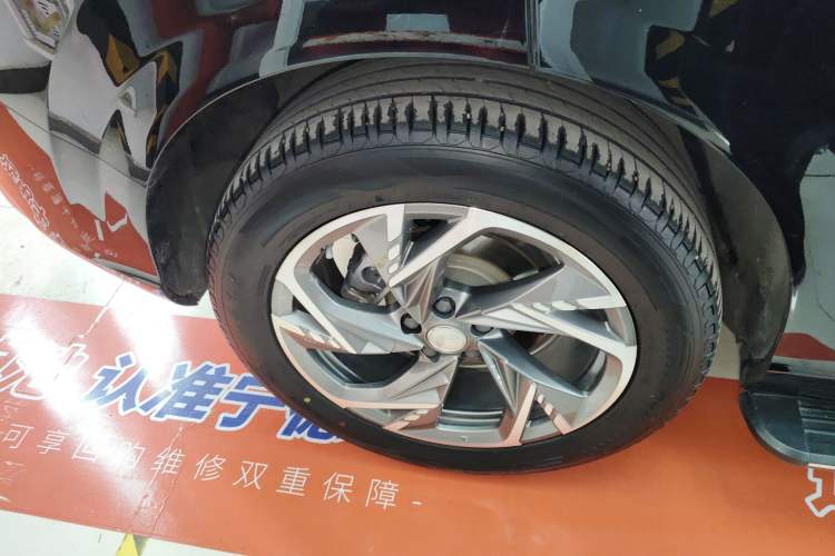 Used Hongqi HS3 PHEV 2024 PHEV 115km Jingwei Edition Right Rear Wheel Hub