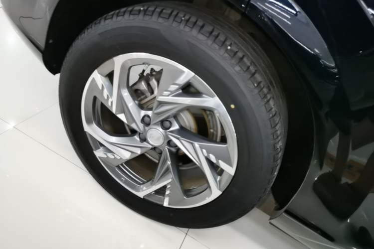 Used Hongqi HS3 PHEV 2024 PHEV 115km Jingwei Edition Right Rear Wheel Hub