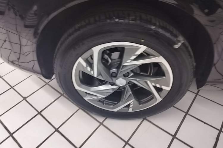 Used Hongqi HS3 PHEV 2024 PHEV 115km Jingwei Edition Right Rear Wheel Hub