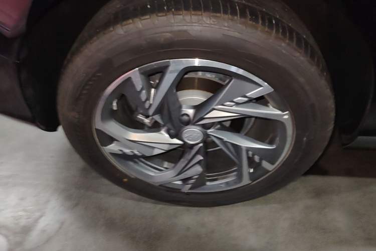 Used Hongqi HS3 PHEV 2024 PHEV 115km Jingwei Edition Right Rear Wheel Hub