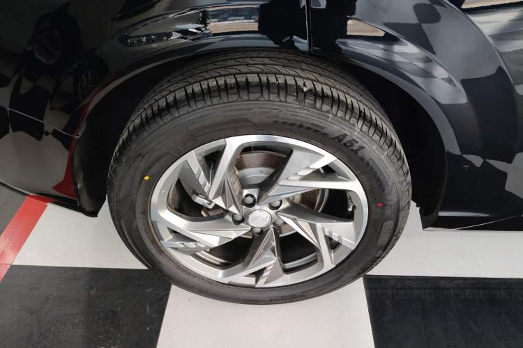 Used Hongqi HS3 PHEV 2024 PHEV 115km Jingwei Edition Right Rear Wheel Hub