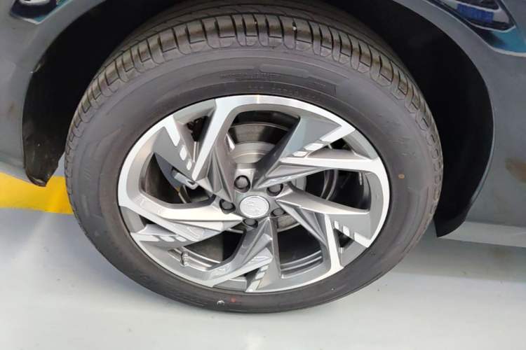 Used Hongqi HS3 PHEV 2024 PHEV 115km Jingwei Edition Right Rear Wheel Hub