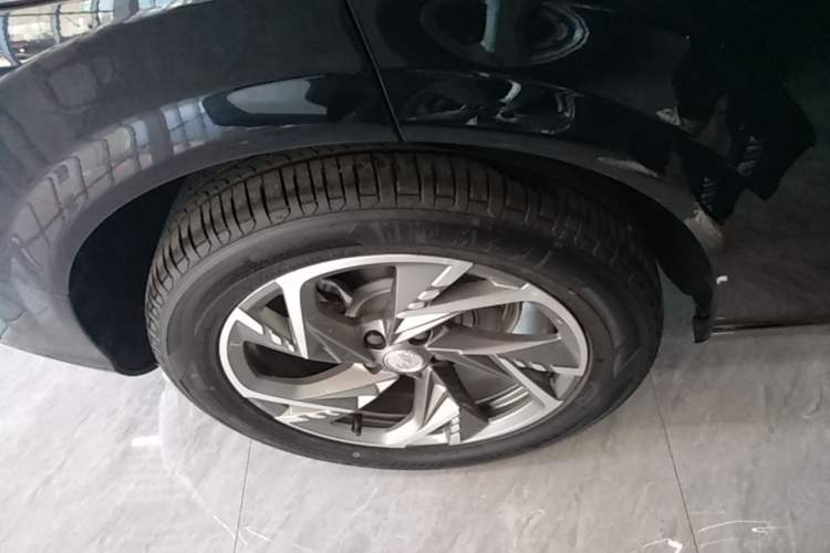 Used Hongqi HS3 PHEV 2024 PHEV 115km Jingwei Edition Right Rear Wheel Hub