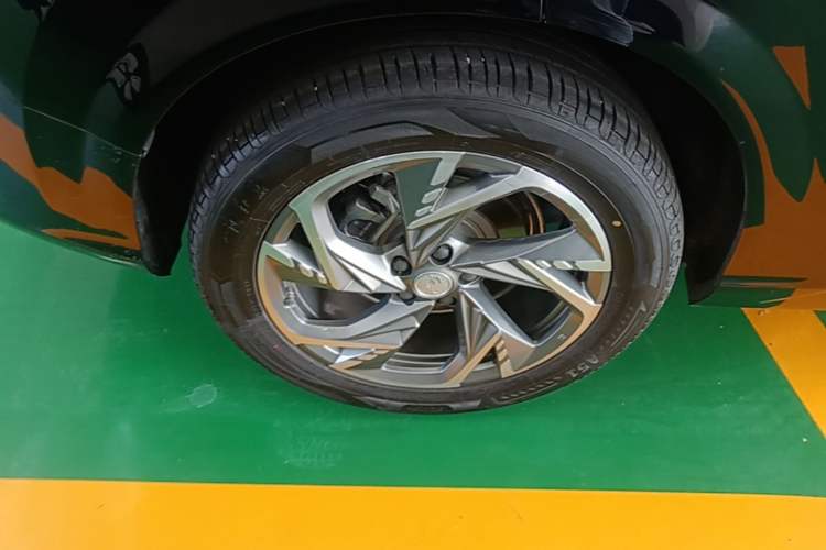Used Hongqi HS3 PHEV 2024 PHEV 115km Jingwei Edition Right Rear Wheel Hub