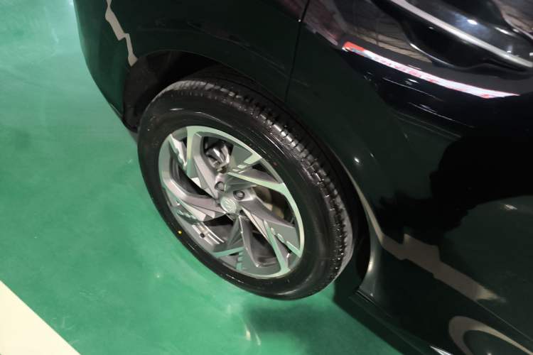 Used Hongqi HS3 PHEV 2024 PHEV 115km Jingwei Edition Right Rear Wheel Hub