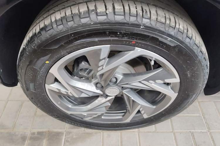 Used Hongqi HS3 PHEV 2024 PHEV 115km Jingwei Edition Right Rear Wheel Hub