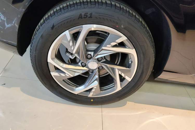 Used Hongqi HS3 PHEV 2024 PHEV 115km Jingwei Edition Right Rear Wheel Hub