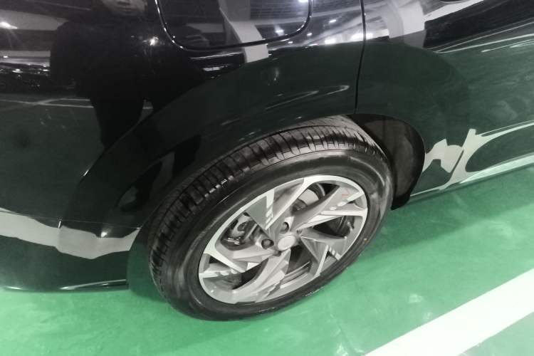 Used Hongqi HS3 PHEV 2024 PHEV 115km Jingwei Edition Right Rear Wheel Hub