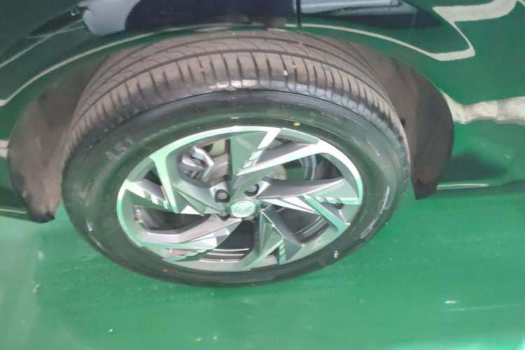 Used Hongqi HS3 PHEV 2024 PHEV 115km Jingwei Edition Right Rear Wheel Hub