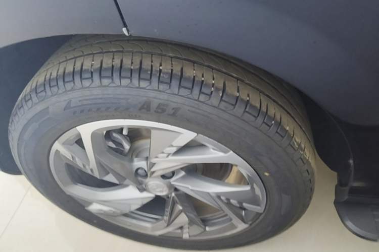 Used Hongqi HS3 PHEV 2024 PHEV 115km Jingwei Edition Right Rear Wheel Hub