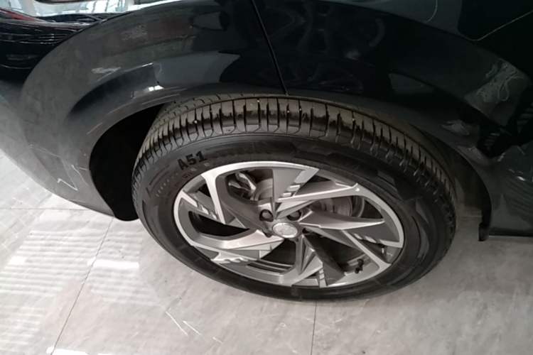 Used Hongqi HS3 PHEV 2024 PHEV 115km Jingwei Edition Right Rear Wheel Hub