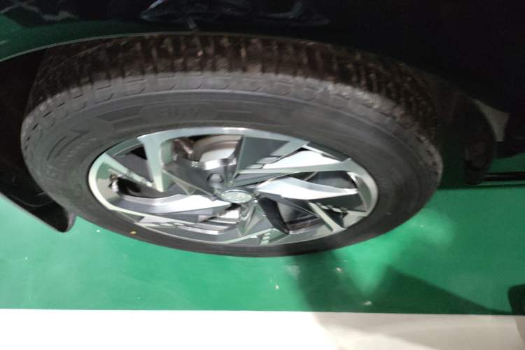 Used Hongqi HS3 PHEV 2024 PHEV 115km Jingwei Edition Right Rear Wheel Hub