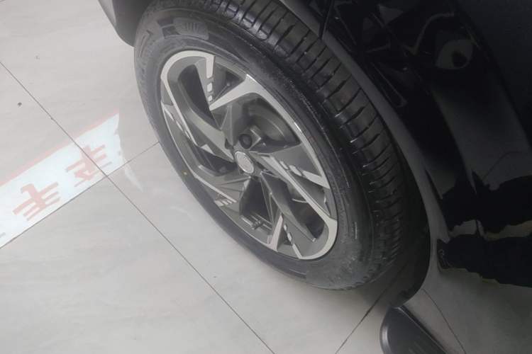 Used Hongqi HS3 PHEV 2024 PHEV 115km Jingwei Edition Right Rear Wheel Hub
