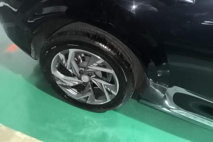 Used Hongqi HS3 PHEV 2024 PHEV 115km Jingwei Edition Right Rear Wheel Hub