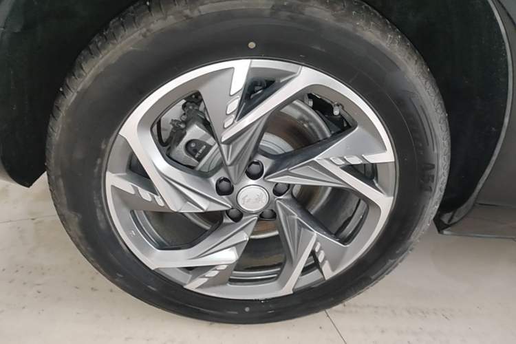Used Hongqi HS3 PHEV 2024 PHEV 115km Jingwei Edition Right Rear Wheel Hub