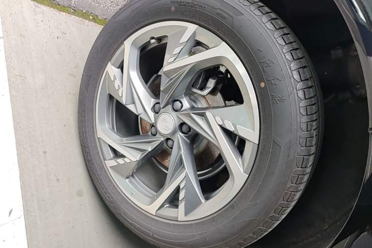 Used Hongqi HS3 PHEV 2024 PHEV 115km Jingwei Edition Right Rear Wheel Hub