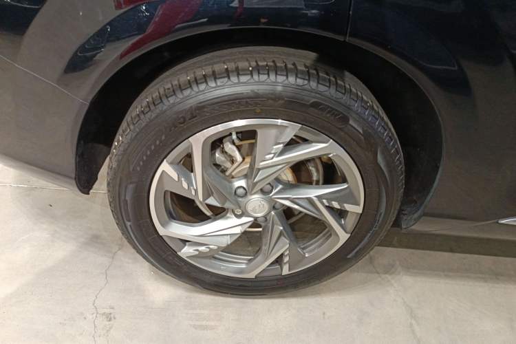 Used Hongqi HS3 PHEV 2024 PHEV 115km Jingwei Edition Right Rear Wheel Hub