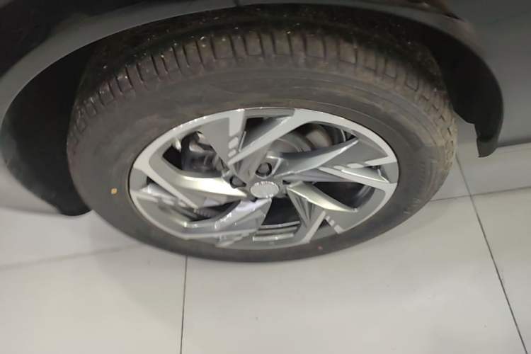 Used Hongqi HS3 PHEV 2024 PHEV 115km Jingwei Edition Right Rear Wheel Hub