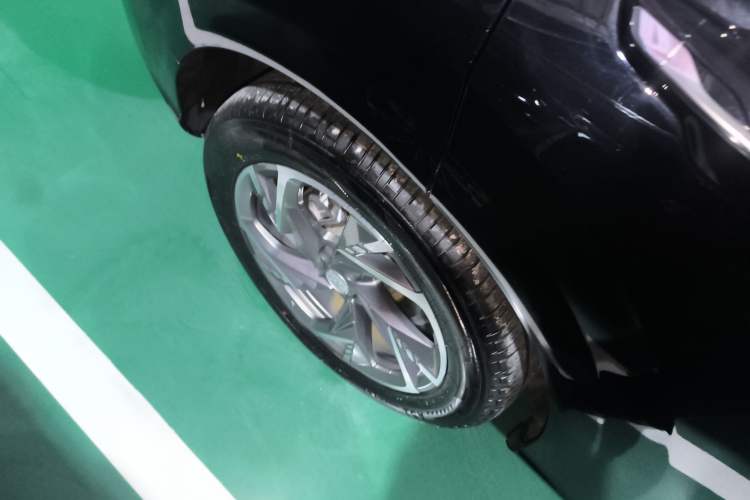 Used Hongqi HS3 PHEV 2024 PHEV 115km Jingwei Edition Right Rear Wheel Hub