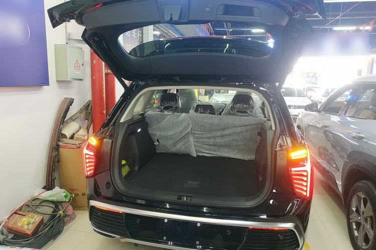 Used Hongqi HS3 PHEV  Trunk