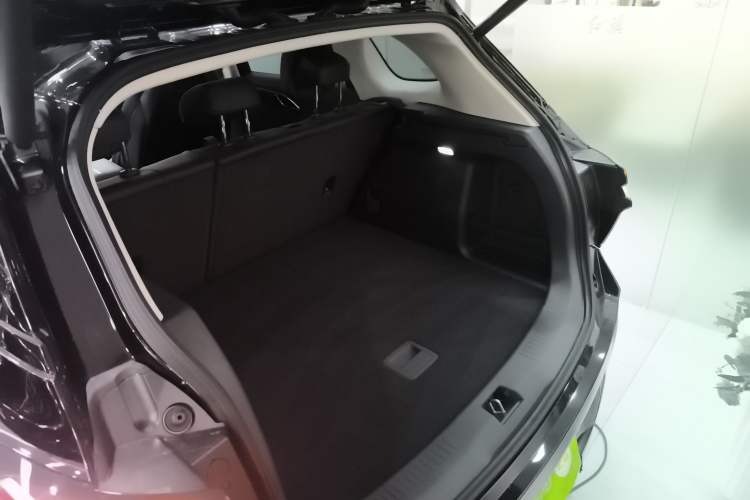 Used Hongqi HS3 PHEV 2024 PHEV 115km Jingwei Edition Trunk