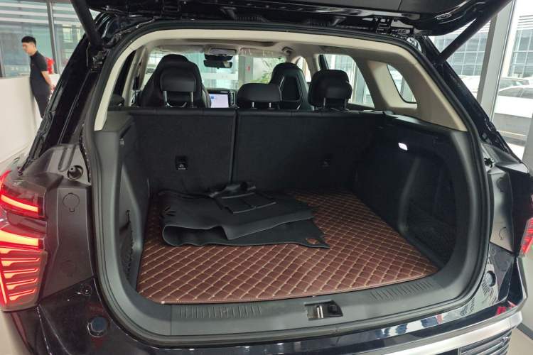 Used Hongqi HS3 PHEV 2024 PHEV 115km Jingwei Edition Trunk