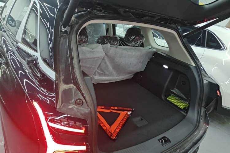 Used Hongqi HS3 PHEV 2024 PHEV 115km Jingwei Edition Trunk