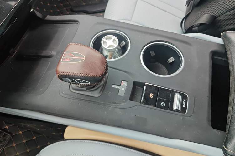 Used Hongqi HS3 PHEV 2024 PHEV 115km Jingwei Edition Gear Lever