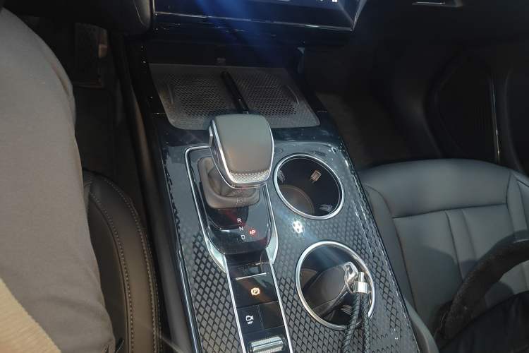 Used Hongqi HS3 PHEV 2024 PHEV 115km Jingwei Edition Gear Lever