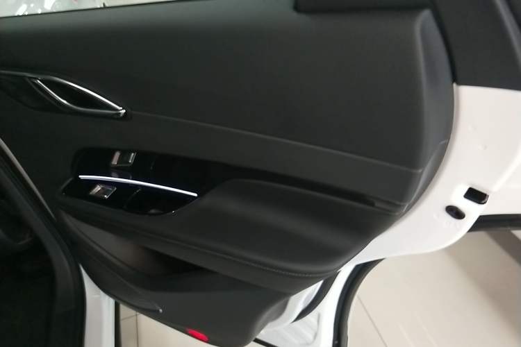 Used Hongqi HS3 PHEV 2024 PHEV 115km Jingwei Edition Interior 6