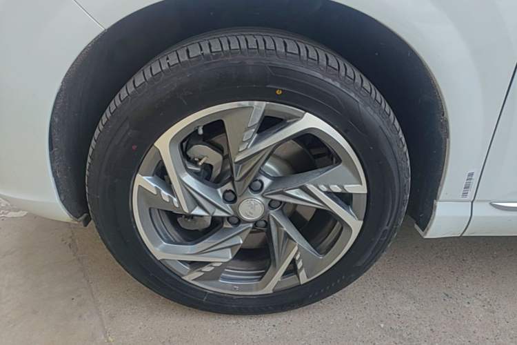 Used Hongqi HS3 PHEV 2024 PHEV 115km Jingwei Edition Left Front Wheel Hub