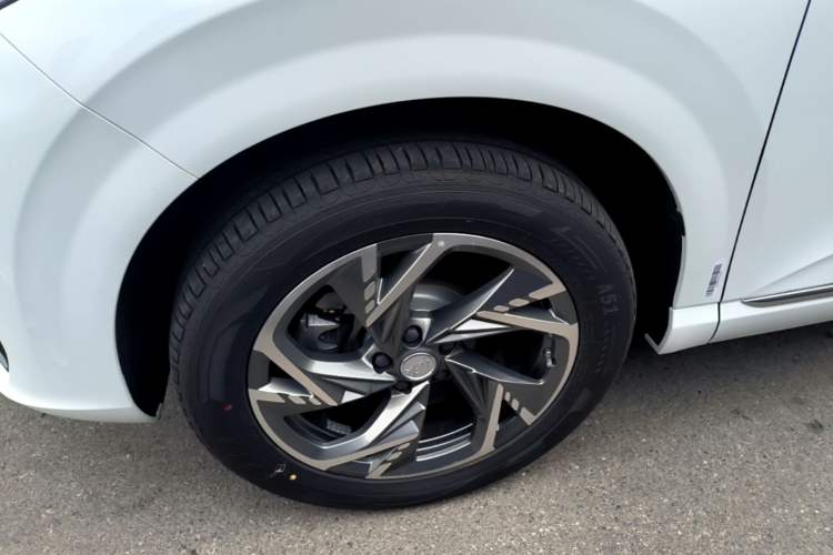 Used Hongqi HS3 PHEV 2024 PHEV 115km Jingwei Edition Left Front Wheel Hub