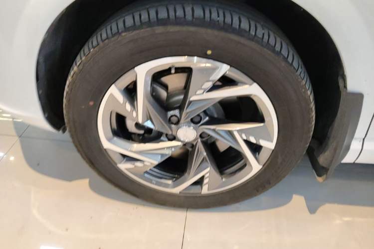 Used Hongqi HS3 PHEV 2024 PHEV 115km Jingwei Edition Left Front Wheel Hub