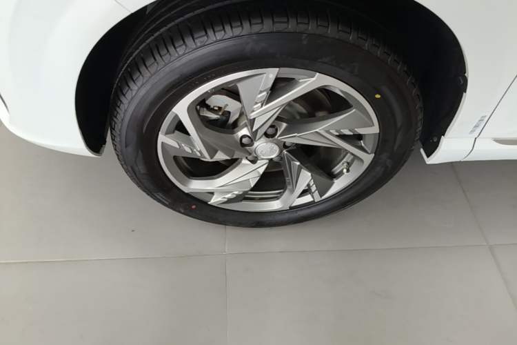 Used Hongqi HS3 PHEV 2024 PHEV 115km Jingwei Edition Left Front Wheel Hub