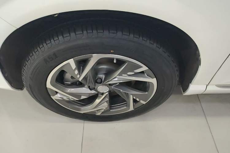 Used Hongqi HS3 PHEV 2024 PHEV 115km Jingwei Edition Left Front Wheel Hub