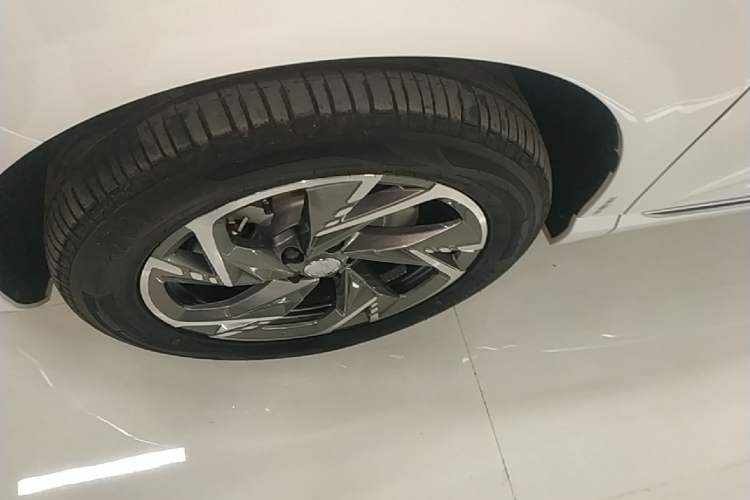 Used Hongqi HS3 PHEV 2024 PHEV 115km Jingwei Edition Left Front Wheel Hub