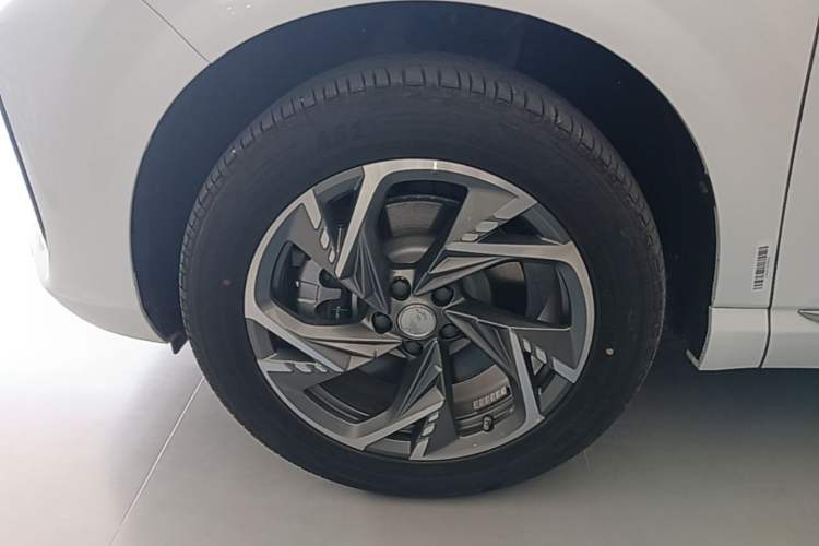 Used Hongqi HS3 PHEV 2024 PHEV 115km Jingwei Edition Left Front Wheel Hub